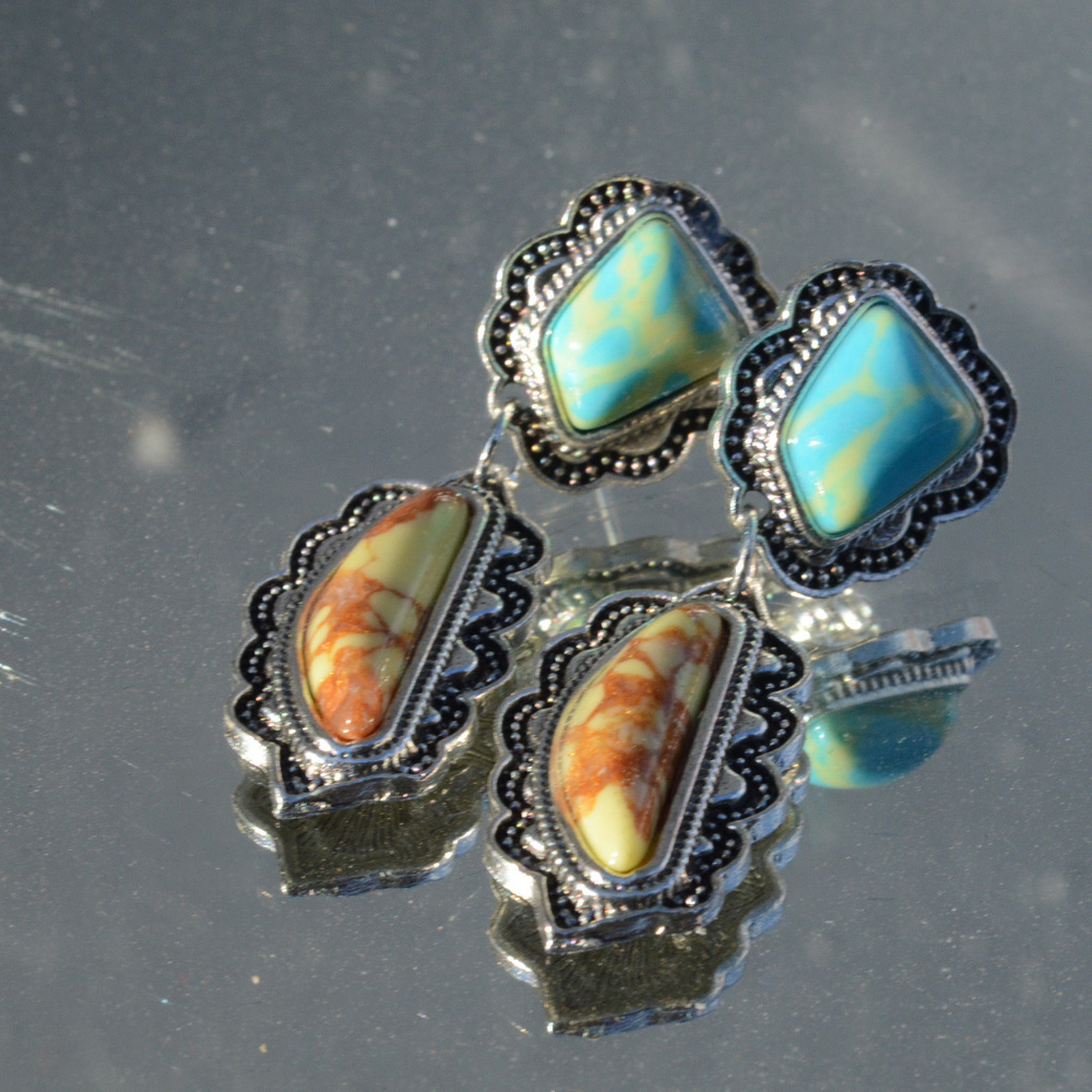 Green Boulder Turquoise Southwestern Earrings Drop - Picture 4 of 4